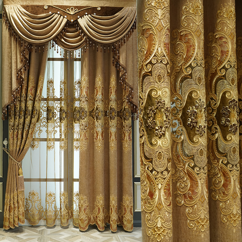 rideau baroque à cantonnière doré à motifs