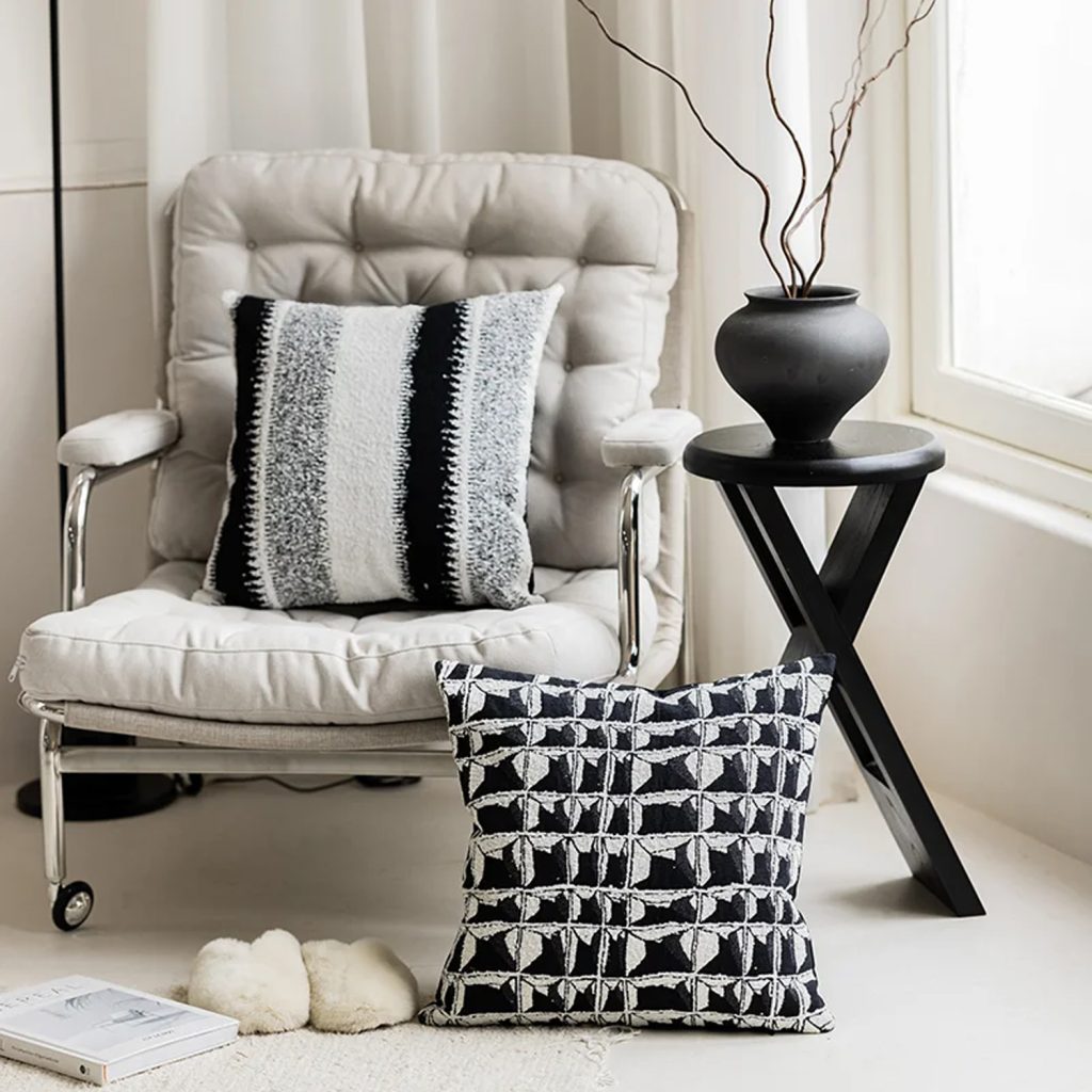 Coussin Kimia,Géométrique à Rayures en Noir et Blanc, Bouclette Jacquard

